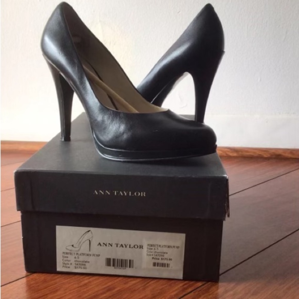 Ann Taylor perfect platform pump